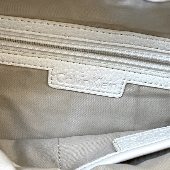 Calvin Klein Woven Leather Hobo Shoulder Bag in White - Picture 4 of 10